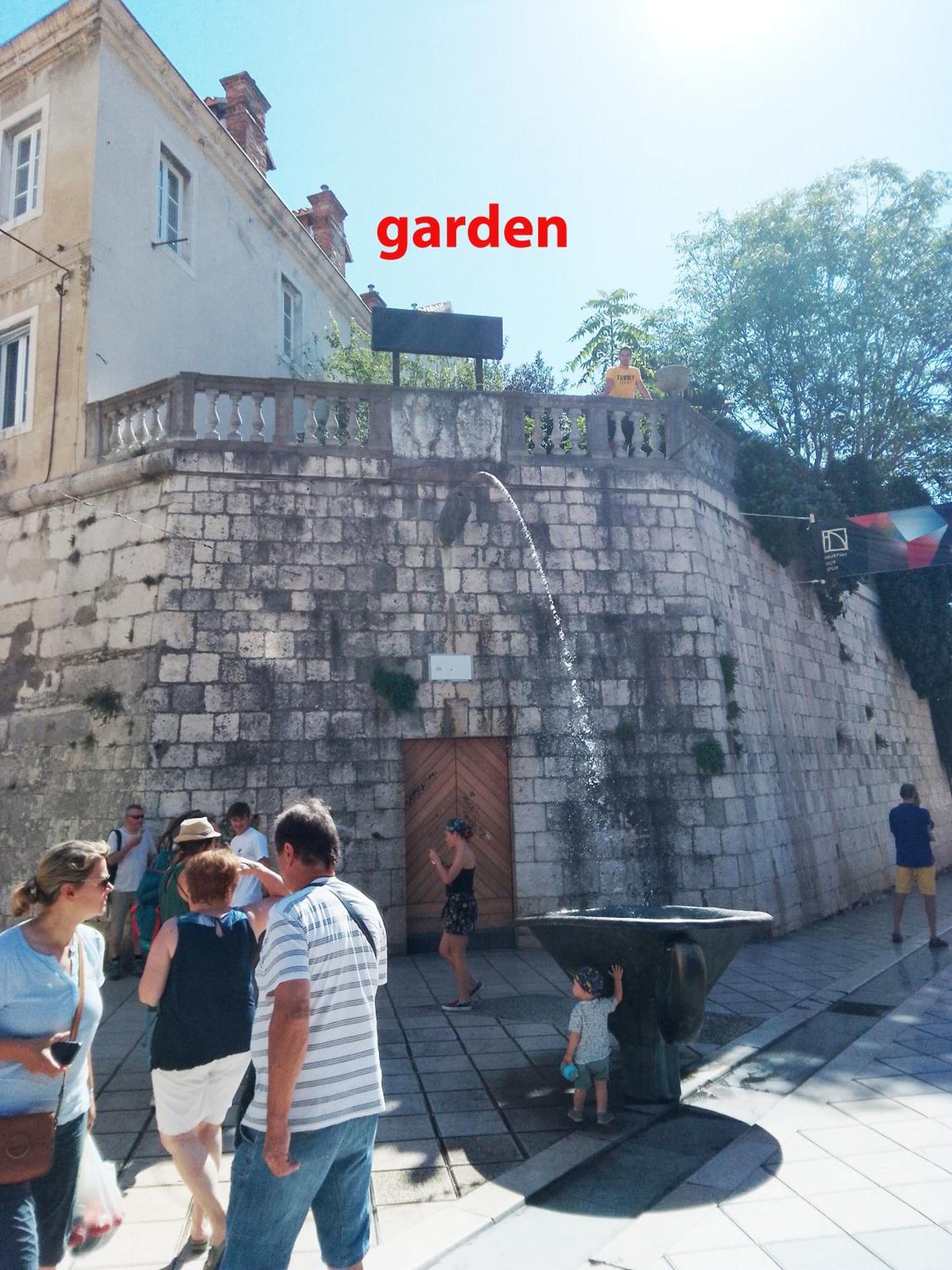 Garden In The Center Apartment Сплит Екстериор снимка