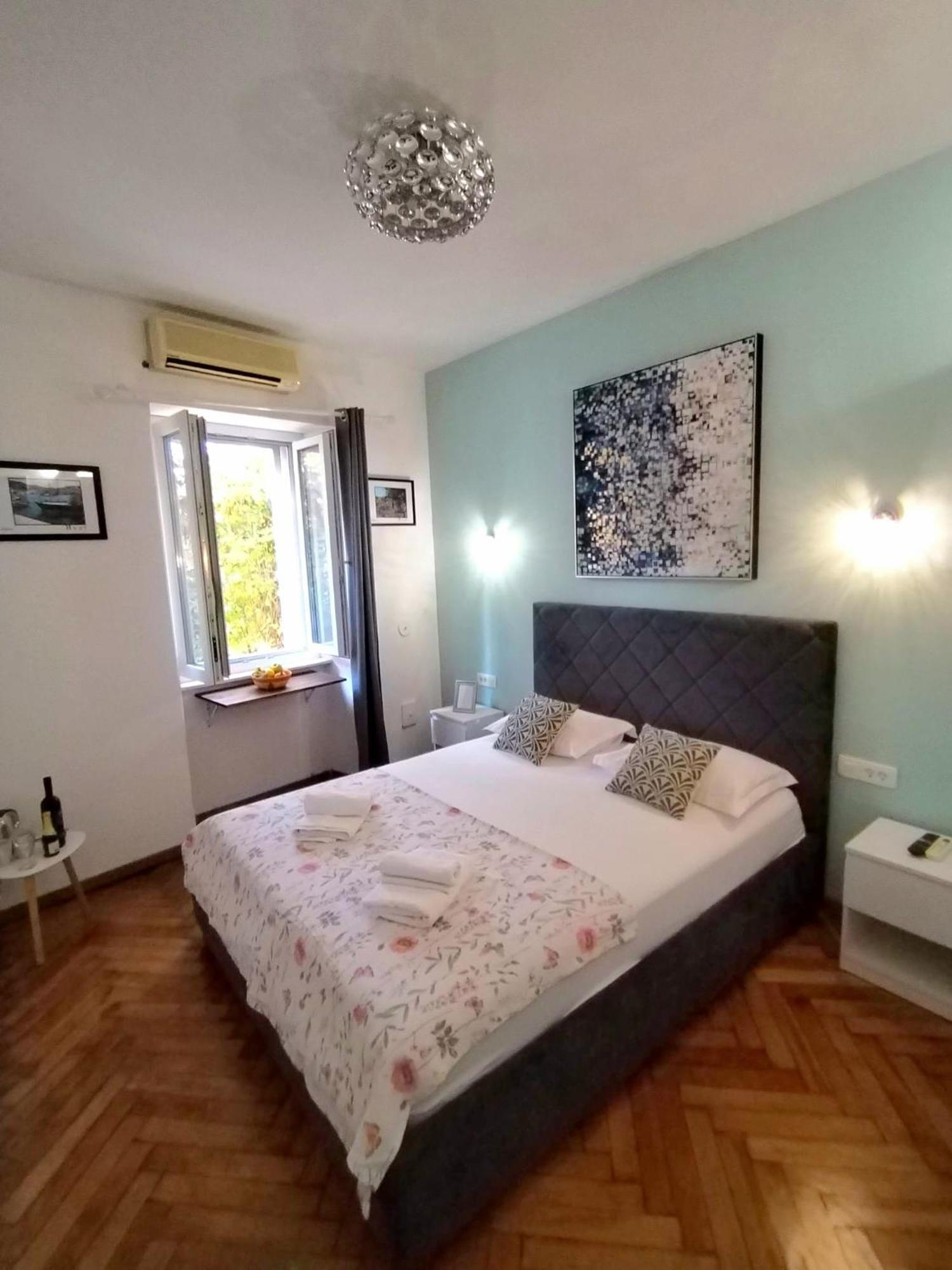 Garden In The Center Apartment Сплит Екстериор снимка